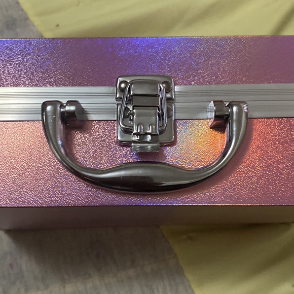 Makeup Kit - Picture 5 of 5